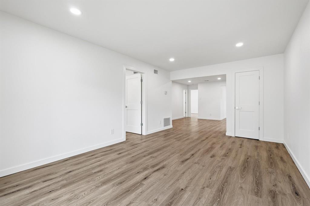 University Place Condo - Residential