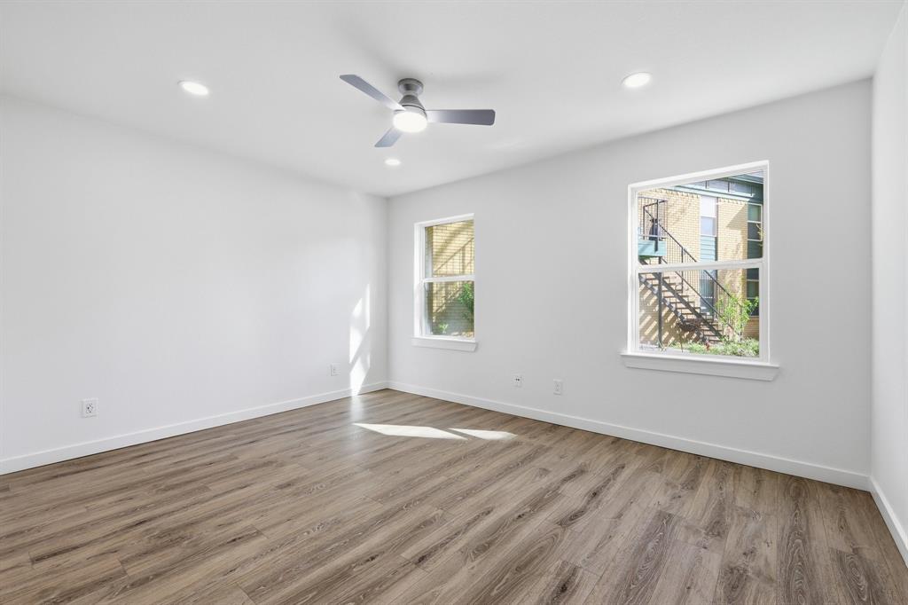 University Place Condo - Residential