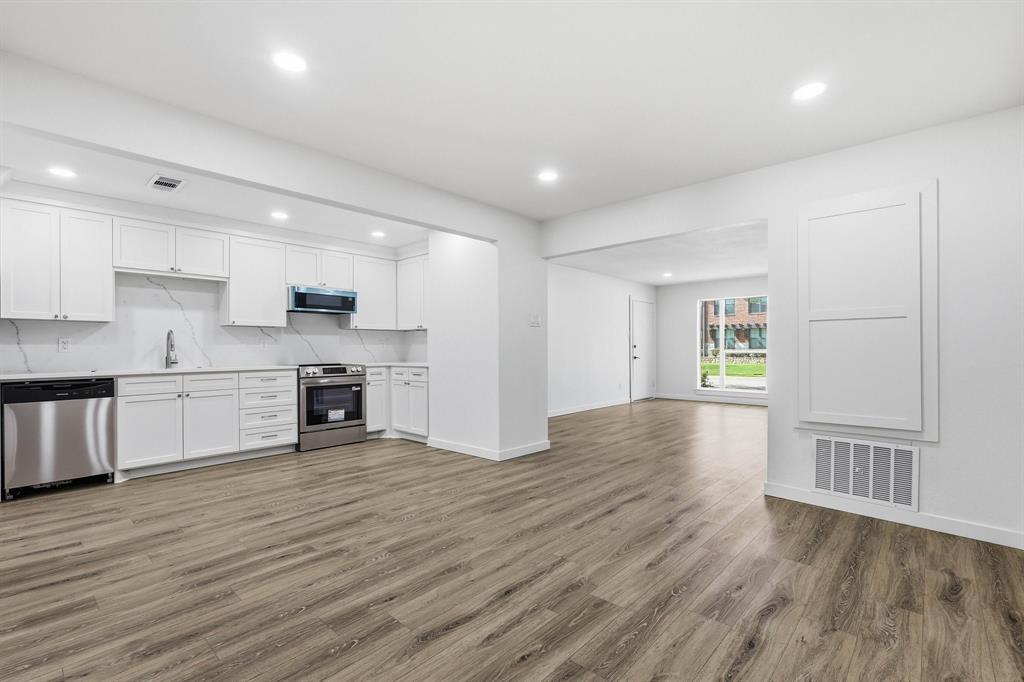 University Place Condo - Residential