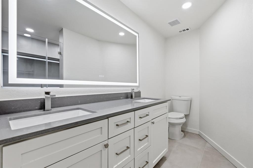 University Place Condo - Residential