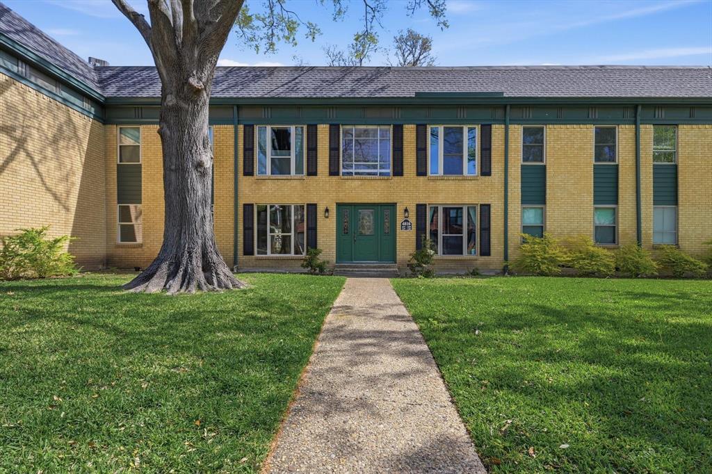 University Place Condo - Residential