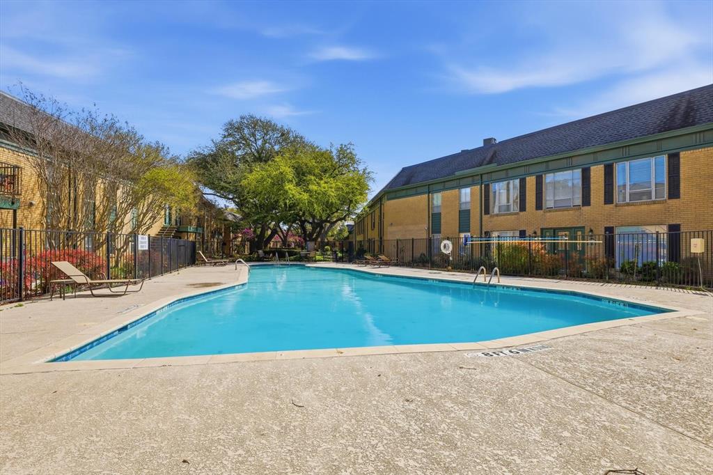 University Place Condo - Residential