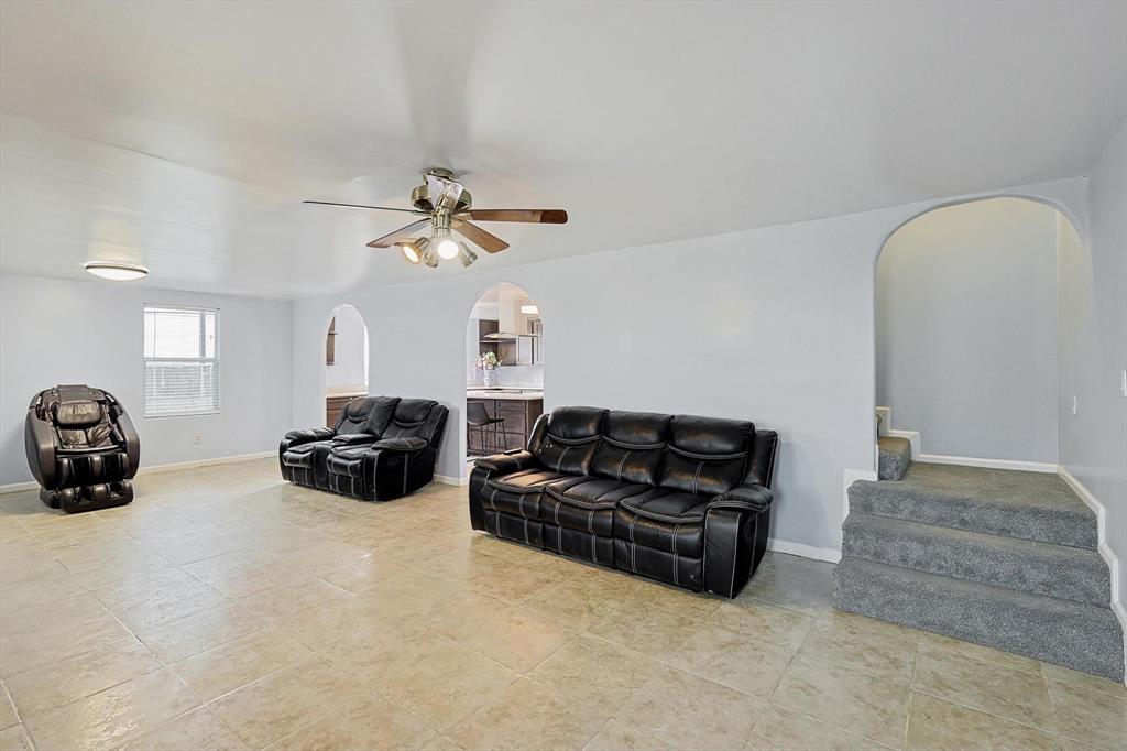 1543 W Lone Oak Road