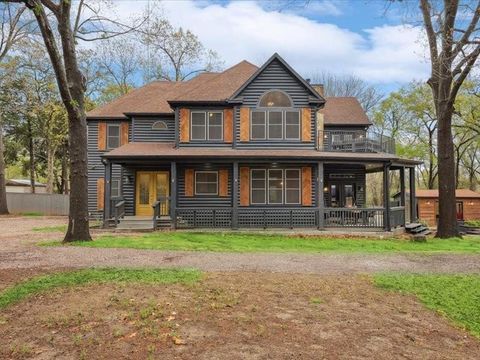 Photo of 223 Oklahoma Avenue, Pottsboro, TX 75076 (MLS # 21204940)