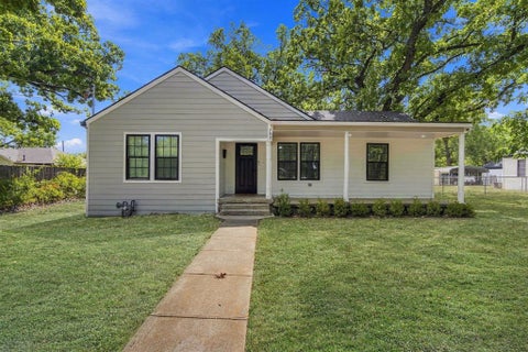 Photo of 703 W Milam Street, Ennis, TX 75119 (MLS # 21388224)