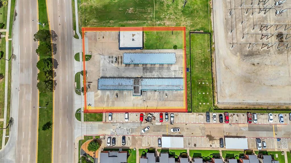 2221 E Pioneer Parkway