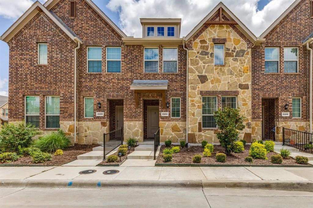 2104 Steer Creek Place