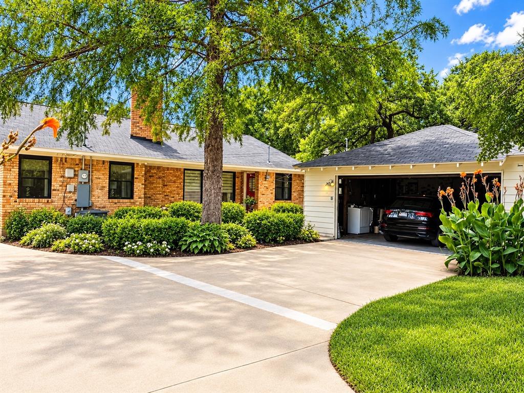 6755 E Mockingbird Lane