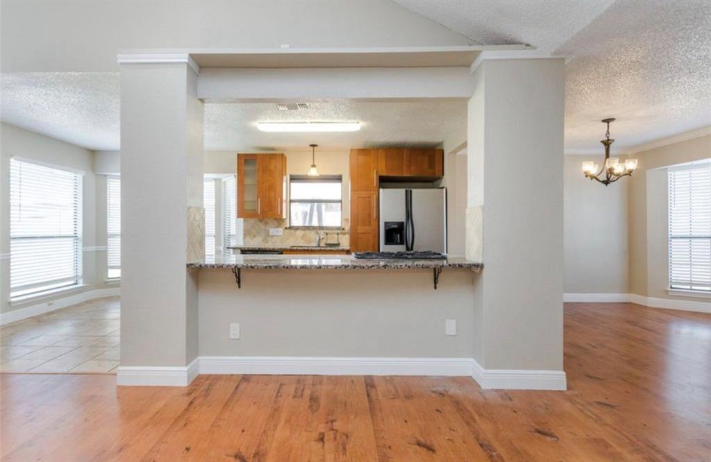 2313 Lakeshore Lane