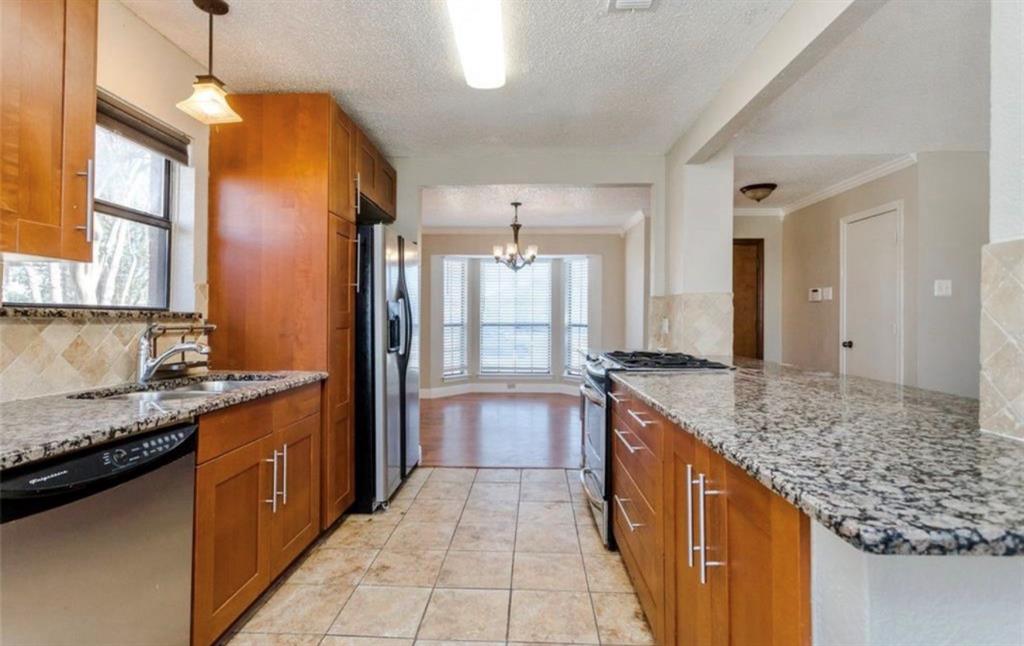 2313 Lakeshore Lane