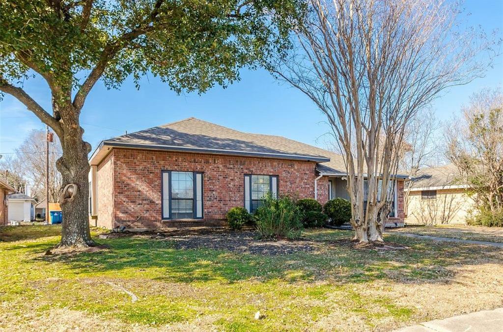 2313 Lakeshore Lane