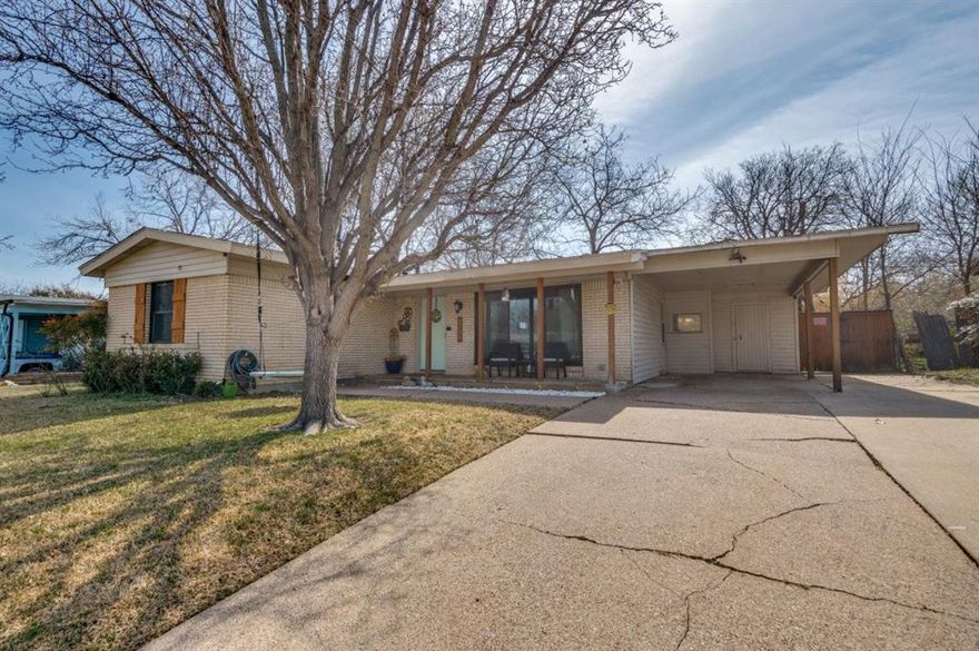 Welcome to this charming 3 Bedrooms, 2 Baths home offering 1,262 SqFt of comfortable living in the heart of Arlington! Perfectly situated just minutes from major highways, this home provides easy access to everything the city has to offer.
Enjoy being only 8 minutes from Six Flags Over Texas, 6 minutes from AT&T Stadium, and 7 minutes from Texas Live! 

Inside, you’ll find a functional layout with a spacious living area, well-sized bedrooms, and a private primary suite. A few thoughtful upgrades have already been completed, offering a great foundation for you to add your personal touch.

Being sold as-is, this home is a fantastic opportunity for first-time buyers, investors, or anyone looking to get into a prime Arlington location at an approachable price point. With its unbeatable location and solid layout, this property is full of potential!