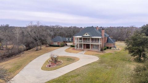 Photo of 207 Oakridge Trail, Kennedale, TX 76060 (MLS # 21246898)