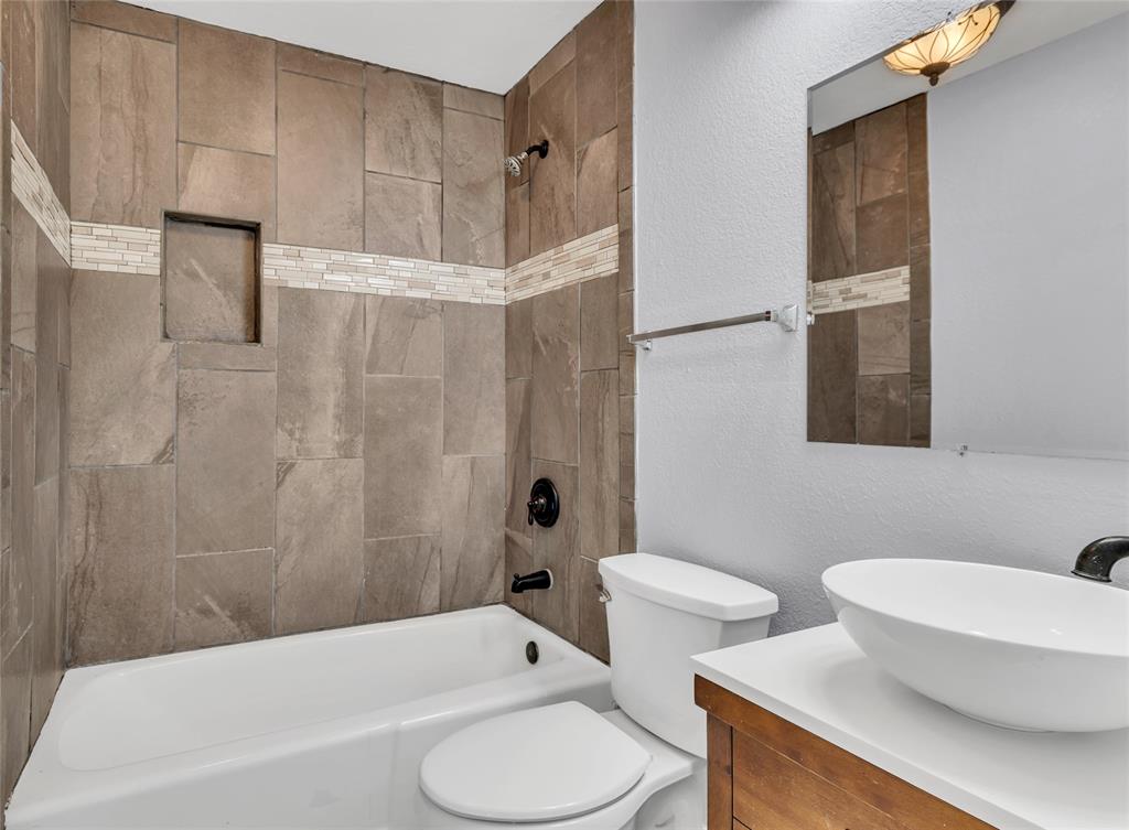 Burleson, Texas 76028, United States, 4 Bedrooms Bedrooms, ,2 BathroomsBathrooms,Residential,Active,221524