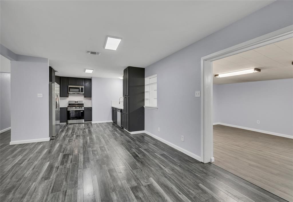 Burleson, Texas 76028, United States, 4 Bedrooms Bedrooms, ,2 BathroomsBathrooms,Residential,Active,221524