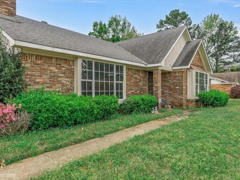 5620 S Lakeshore Drive