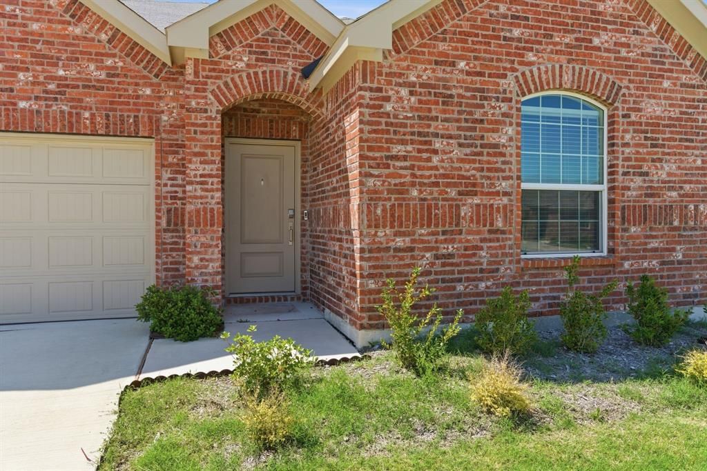 Photo of 339 Texas Trail, Justin, TX 76247 (MLS # 21234744)