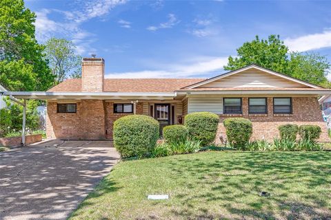Photo of 706 Gaylewood Drive, Dallas, TX 75080 (MLS # 21254947)