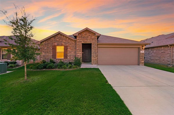 320 SCULPTORS XING, SPRINGTOWN, TX 76082 - Image 568a7dfad9db13aa1a5a3a4e4df36420/3276968651