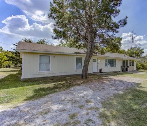 Photo of 608 Beverly Drive, Willow Park, TX 76008 (MLS # 21225571)