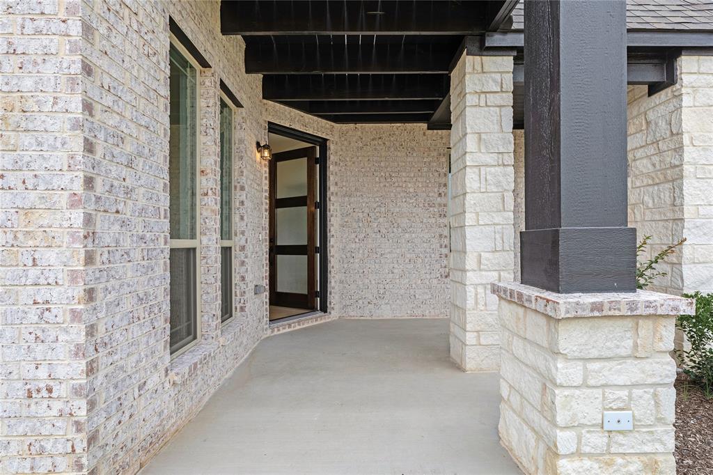 1052 Pineview Lane