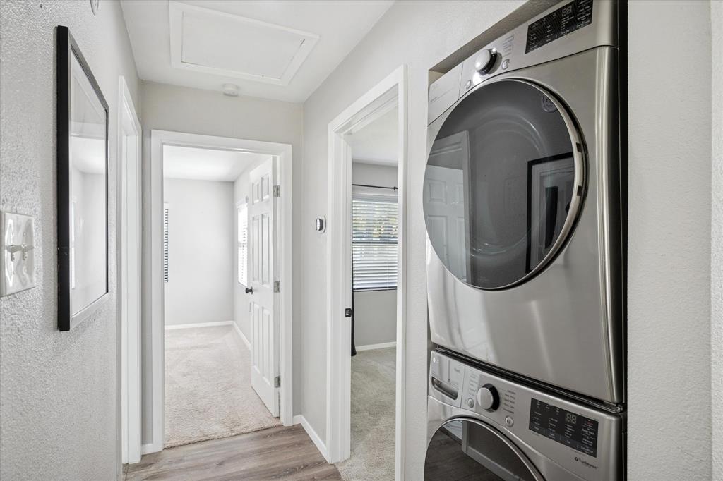 El Tivoli Place - Residential