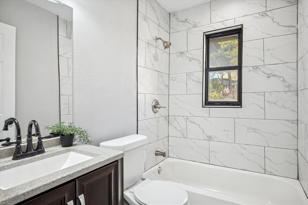 El Tivoli Place - Residential