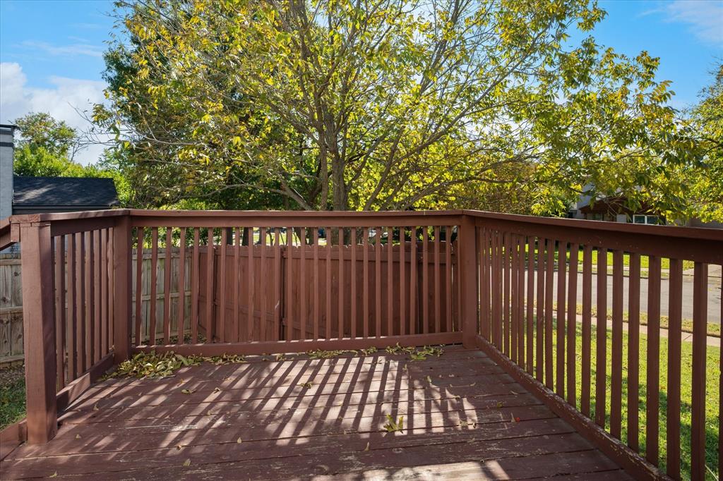 El Tivoli Place - Residential