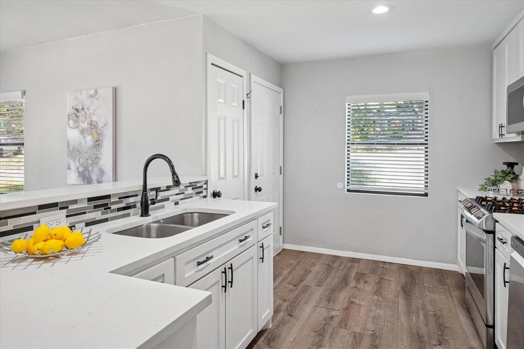 El Tivoli Place - Residential