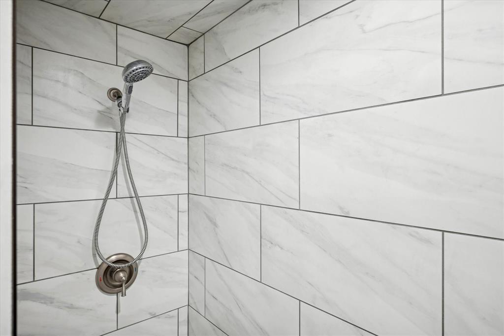 El Tivoli Place - Residential