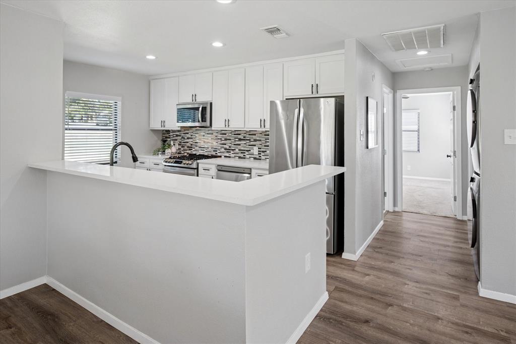 El Tivoli Place - Residential