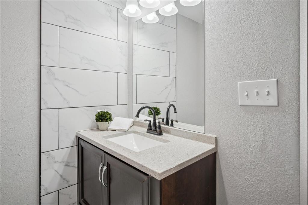 El Tivoli Place - Residential