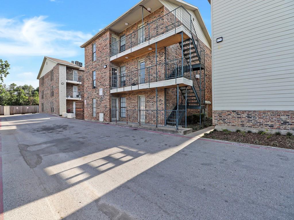 9520 Royal Lane 210