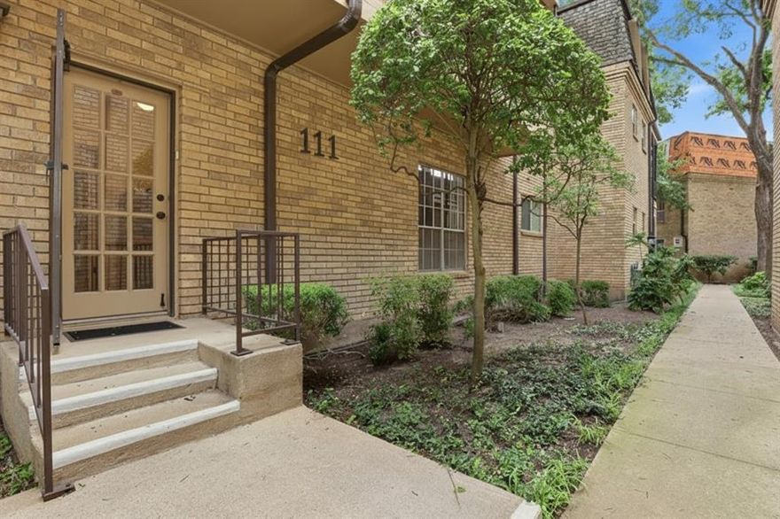 Premier downstairs condo located just one block from Overton Park. This unit overlooks the pool and has been recently updated with fresh paint and new luxury vinyl plank flooring throughout. This property is ideal for retirees, parents of TCU students, or anyone looking to enjoy close proximity to everything Fort Worth has to offer. It is a low-maintenance option perfect for weekend stays or as a lock-and-leave residence for frequent travelers. The spacious living and dining areas are also excellent for entertaining guests by the pool. The HOA dues are comprehensive and include electric, water, sewer, trash, HVAC service, and roof insurance.