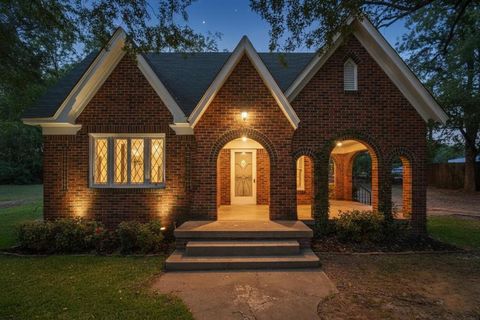 233 E Broadway Avenue Gladewater TX 75647