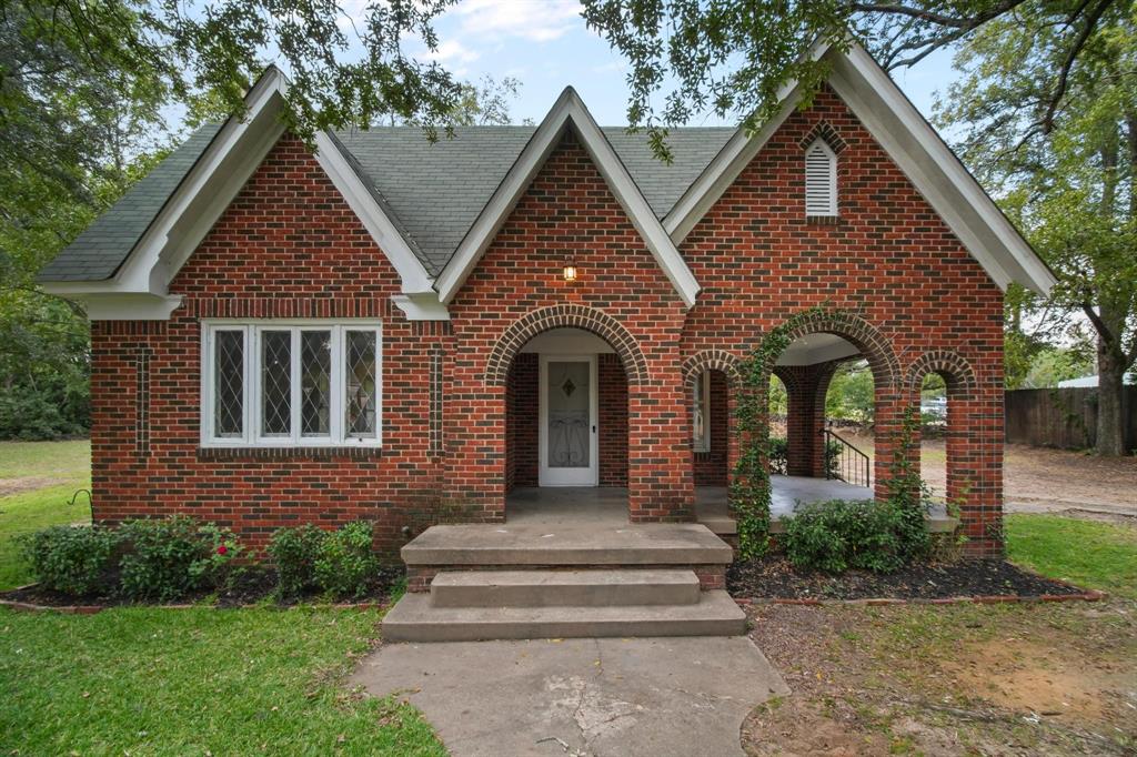 233 E Broadway Avenue