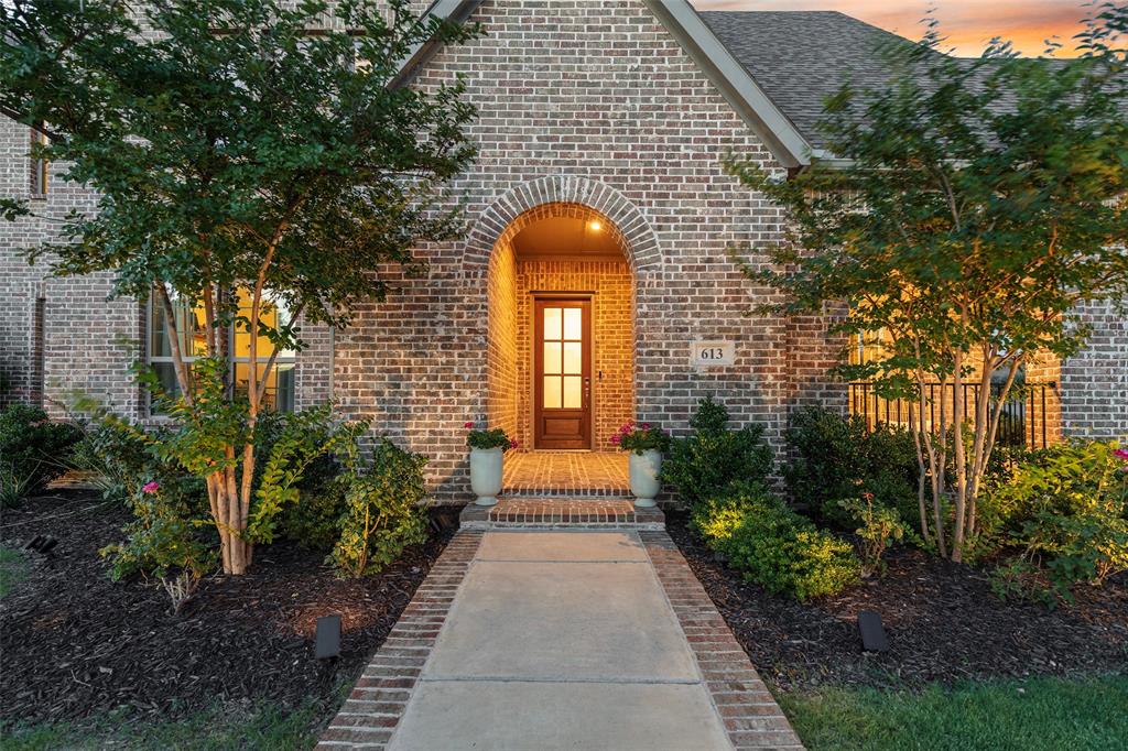 613 N Pecan Parkway