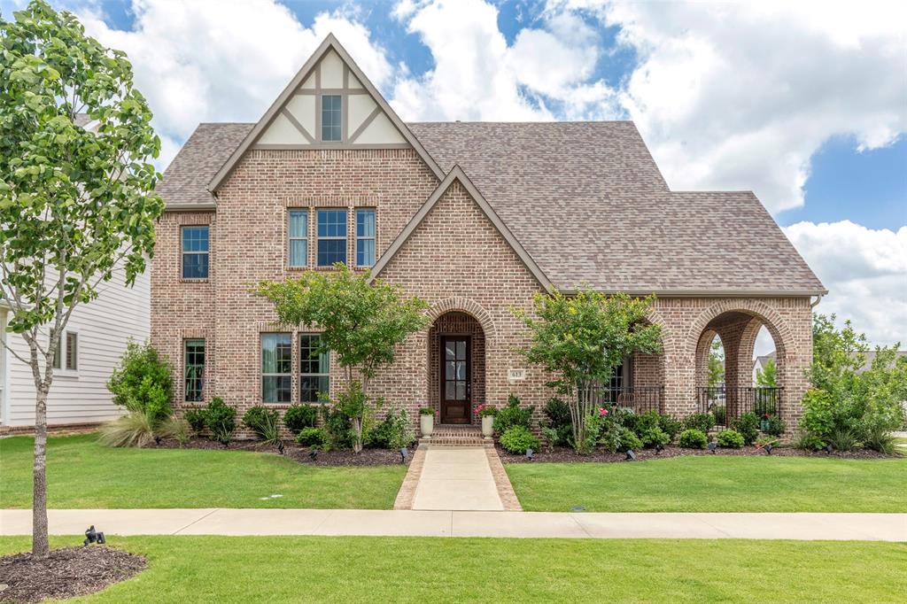 613 N Pecan Parkway