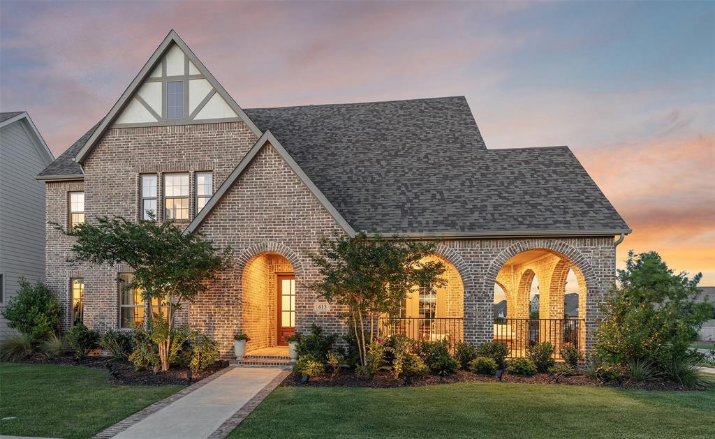 613 N Pecan Parkway