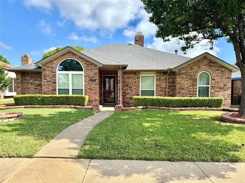 Photo of 629 Yosemite Trail, Mesquite, TX 75149 (MLS # 21096248)