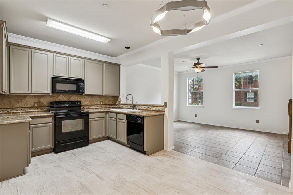 Pasquinellis Village On The Green - Residential