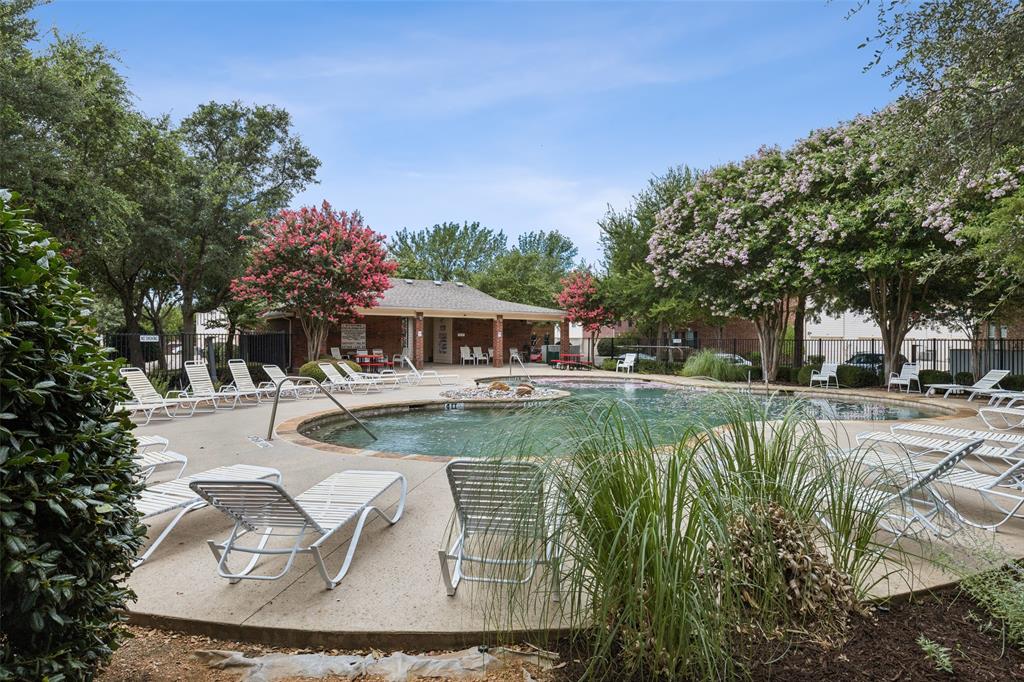 Pasquinellis Village On The Green - Residential