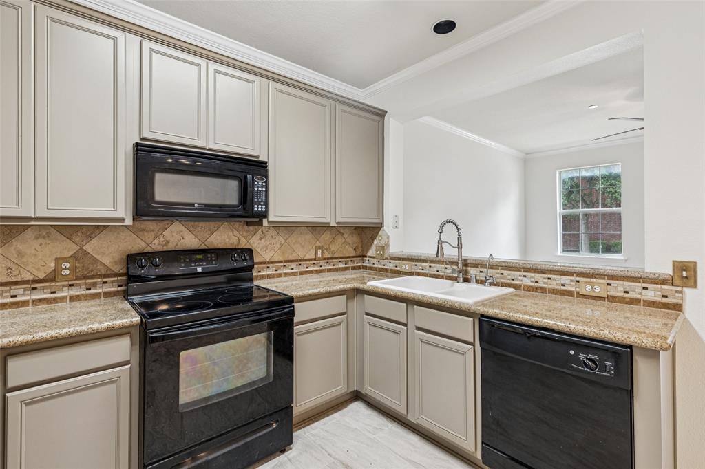 Pasquinellis Village On The Green - Residential