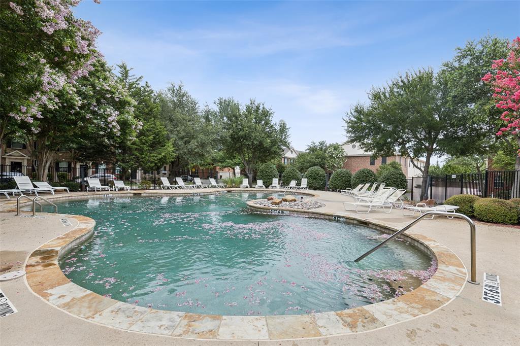 Pasquinellis Village On The Green - Residential