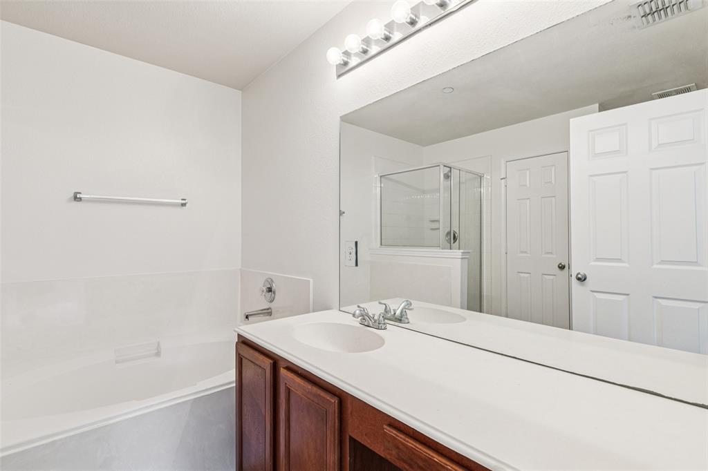 Pasquinellis Village On The Green - Residential