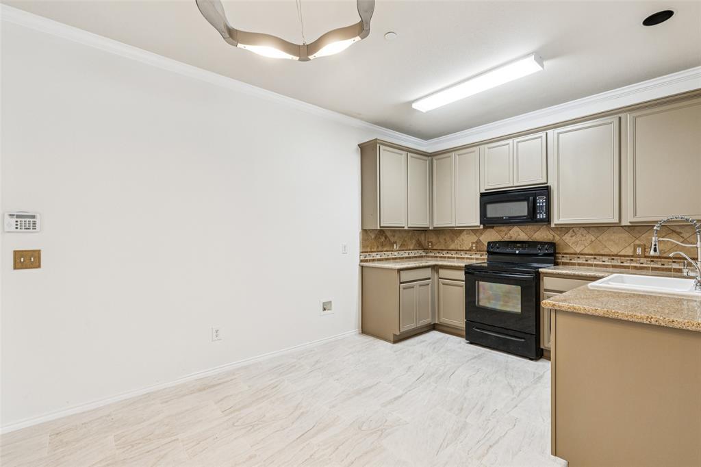 Pasquinellis Village On The Green - Residential