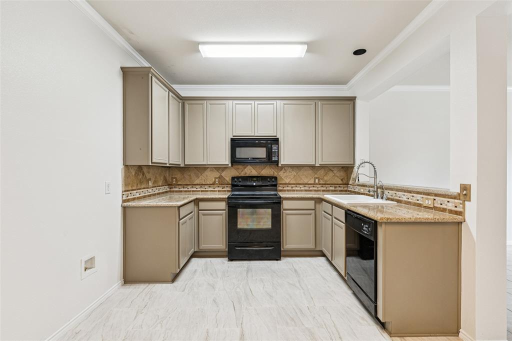 Pasquinellis Village On The Green - Residential