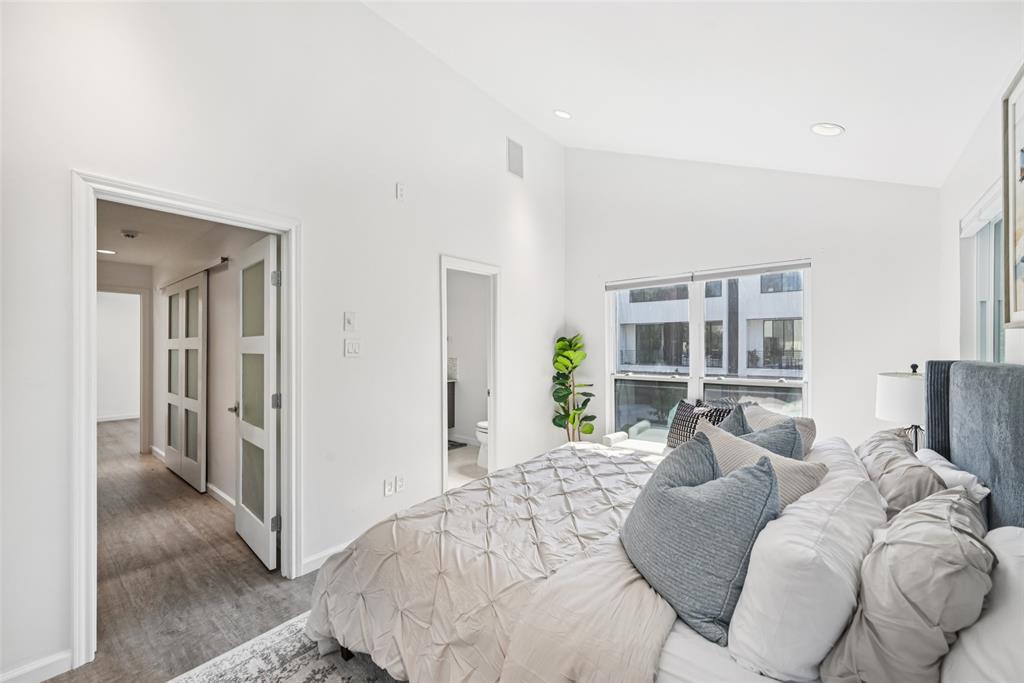 Bowser Twnhms 4102 - Residential