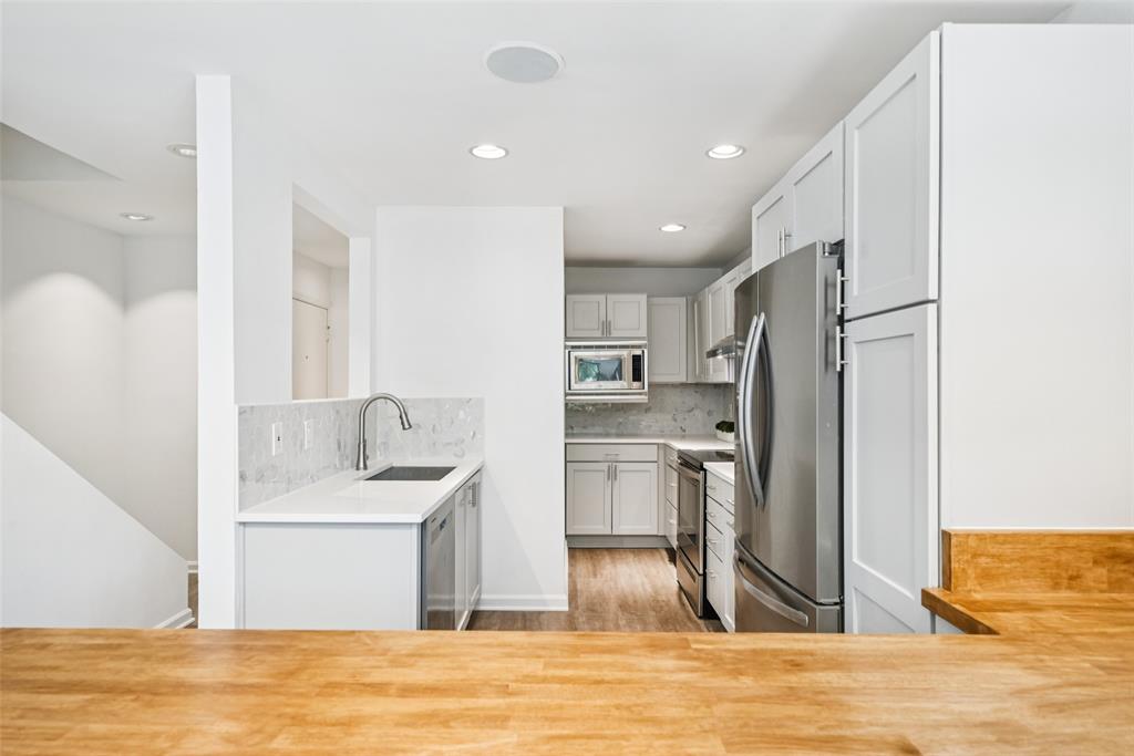 Bowser Twnhms 4102 - Residential