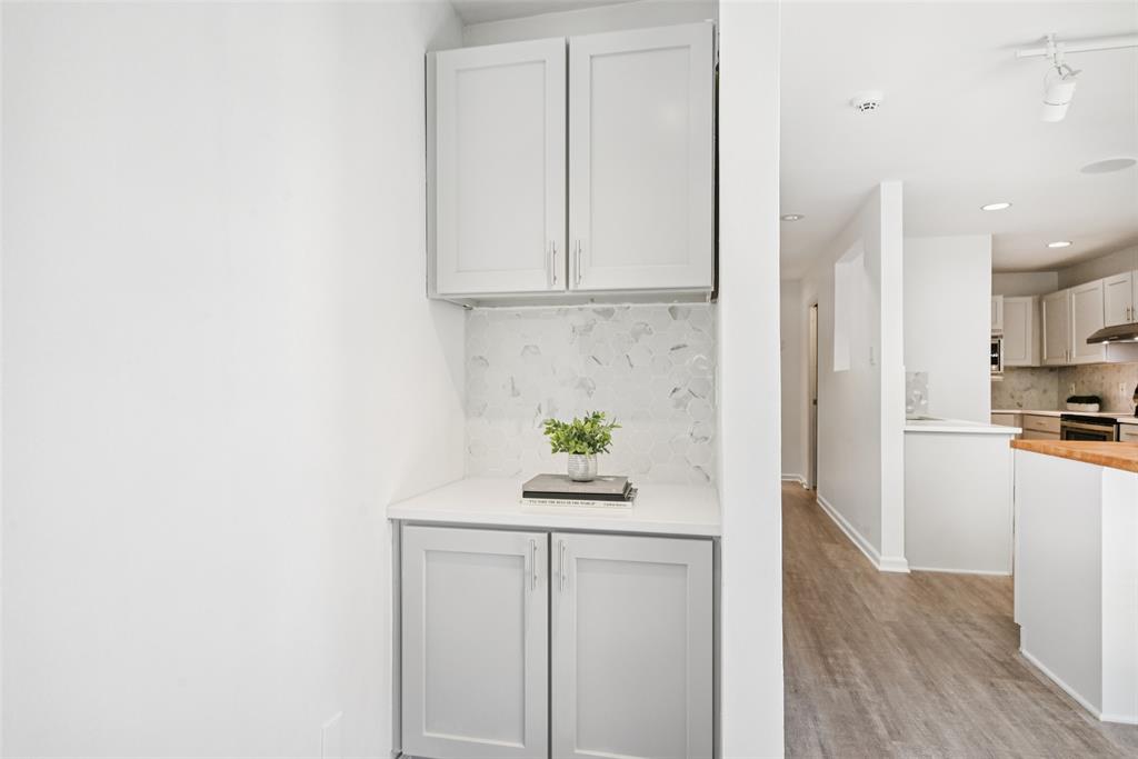 Bowser Twnhms 4102 - Residential